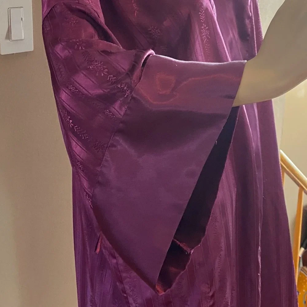 Vintage Victoria's Secret Gold Label Purple Silky long Robe Size M L No Belt